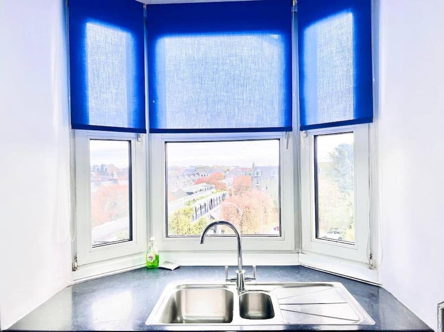 Crown House Two Bedroom Apartment 阿伯丁 外观 照片