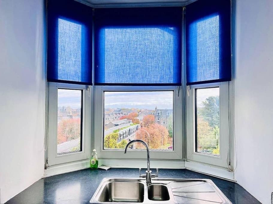 Crown House Two Bedroom Apartment 阿伯丁 外观 照片