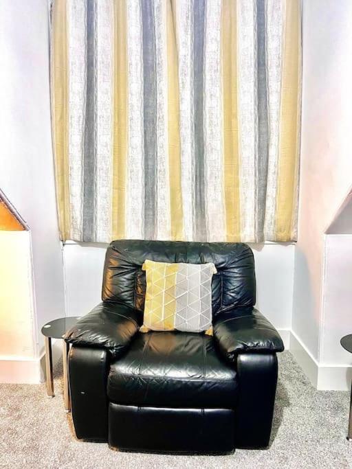 Crown House Two Bedroom Apartment 阿伯丁 外观 照片