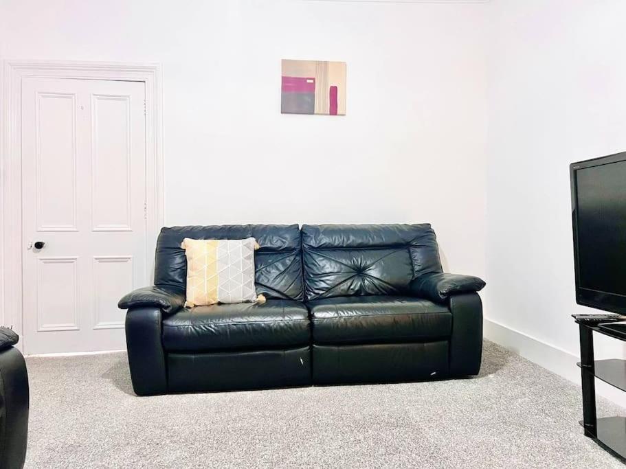 Crown House Two Bedroom Apartment 阿伯丁 外观 照片
